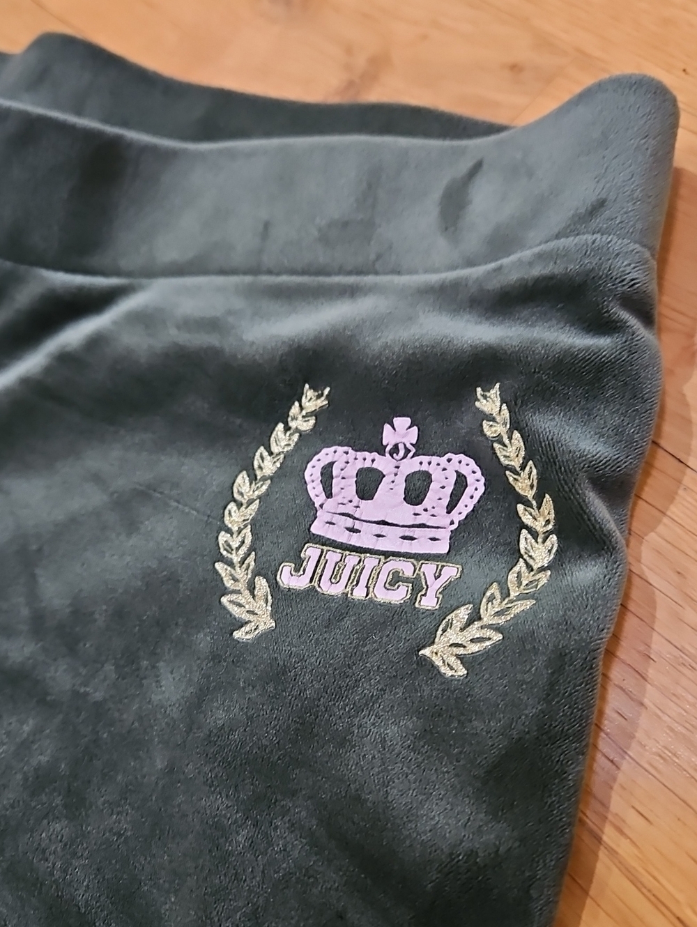 Juicy Couture Olive Green Velour Leggings with Crest - Picture 9 of 12